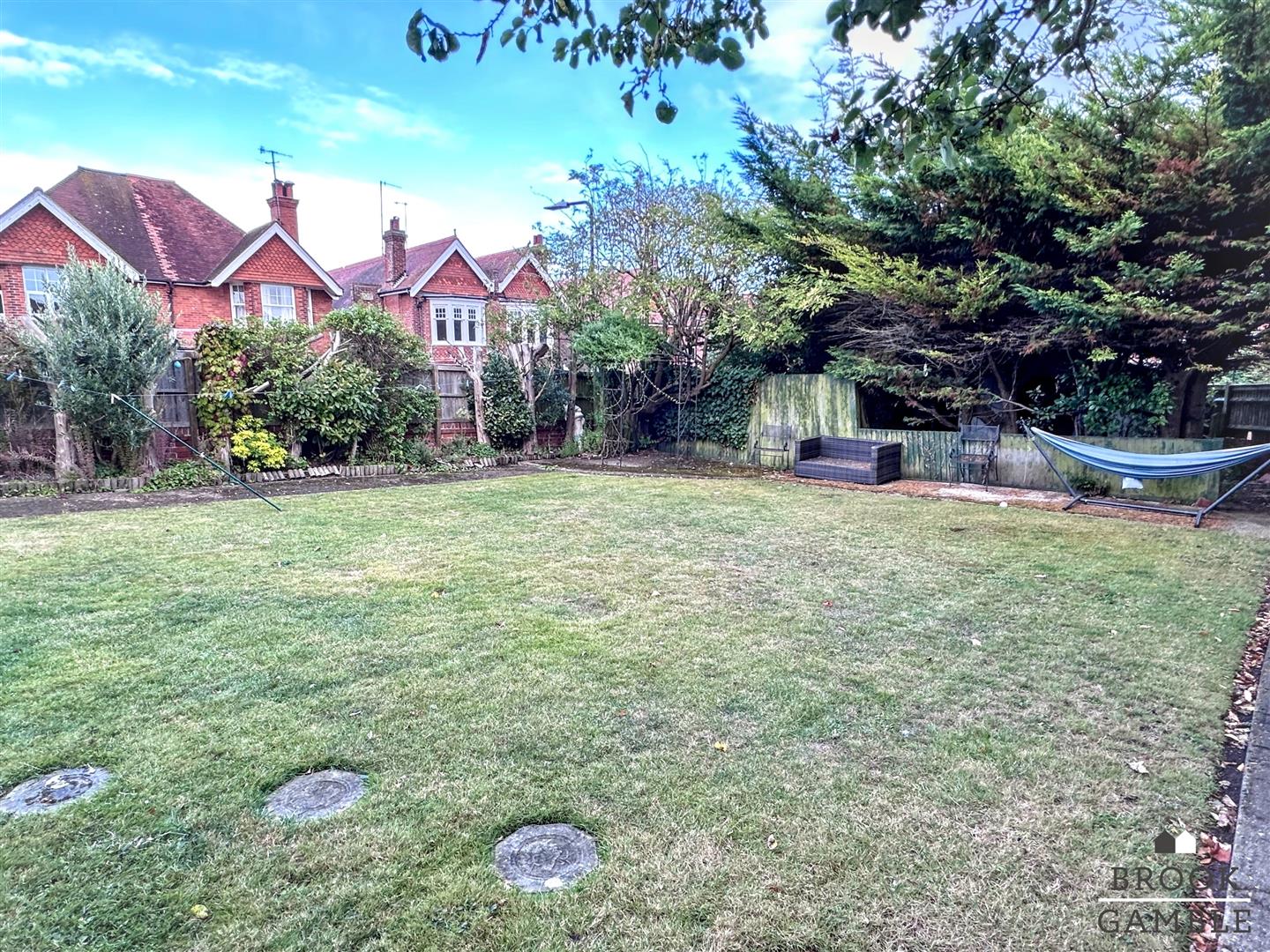 7 Bedroom House - Semi-Detached. Milton Road in Eastbourne, East Sussex 4